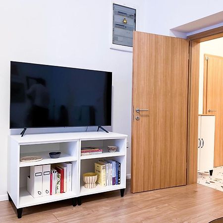 Aumetz Square Apartment Idrija Bagian luar foto