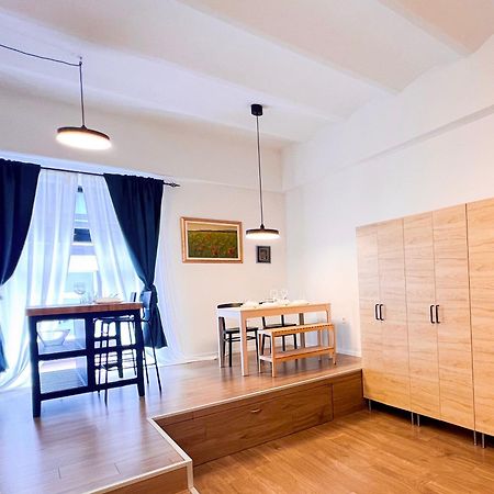 Aumetz Square Apartment Idrija Bagian luar foto