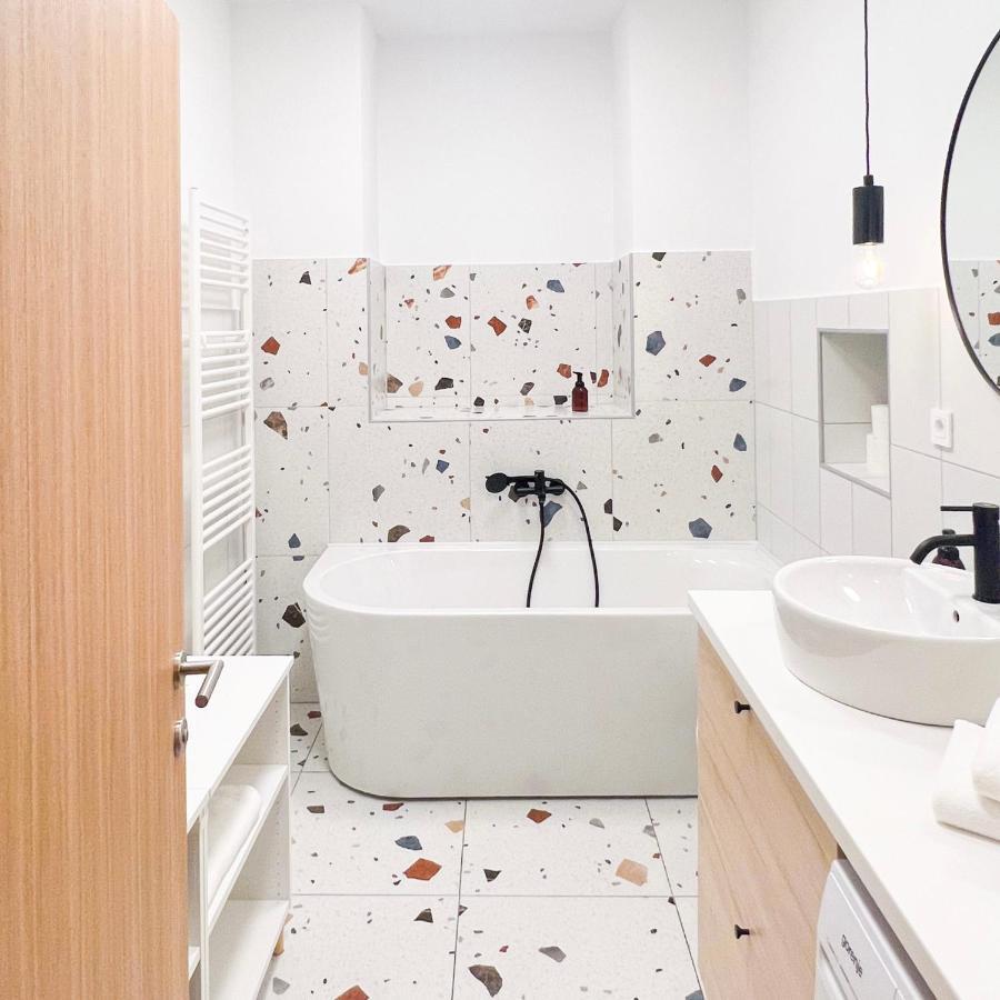 Aumetz Square Apartment Idrija Bagian luar foto