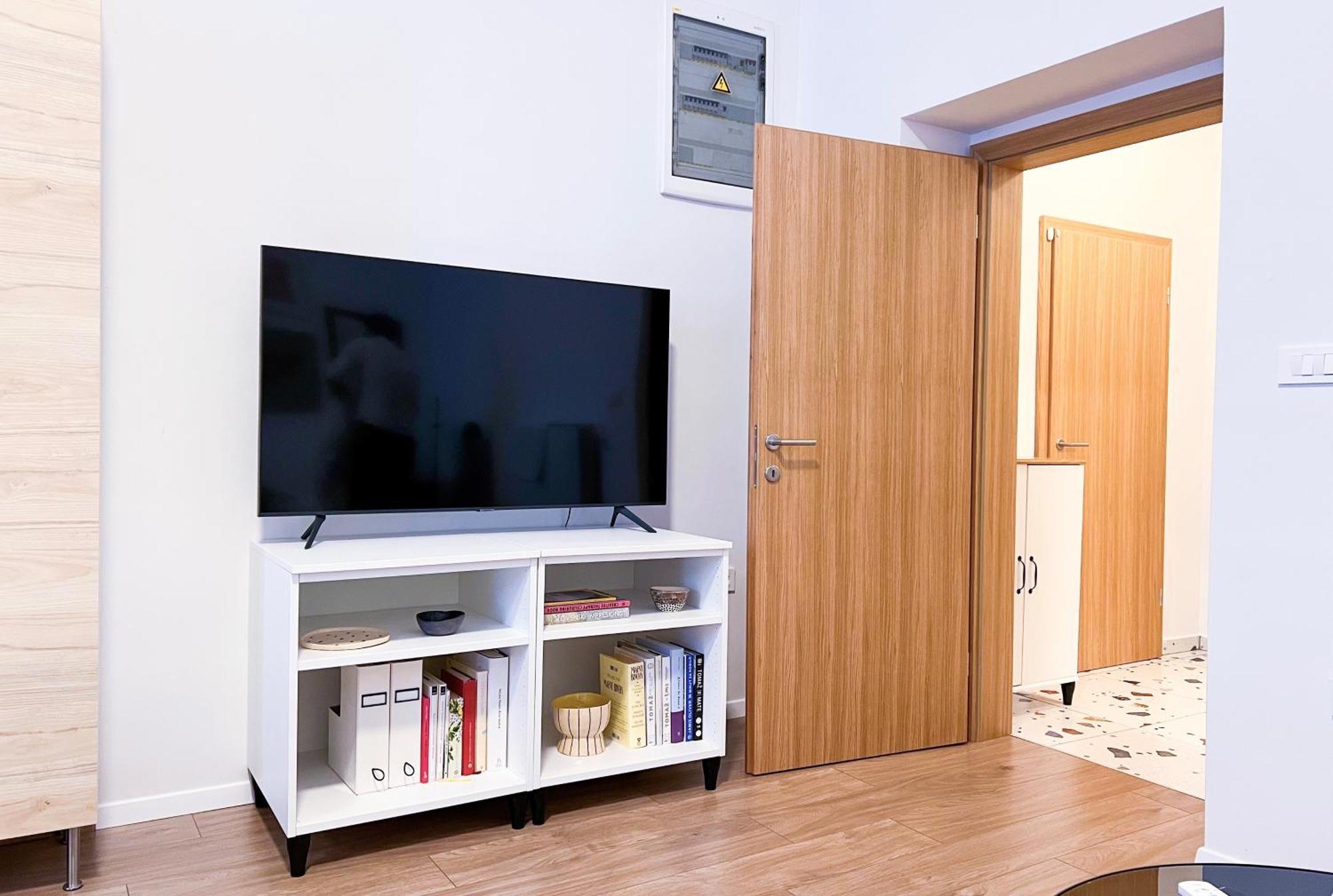 Aumetz Square Apartment Idrija Bagian luar foto