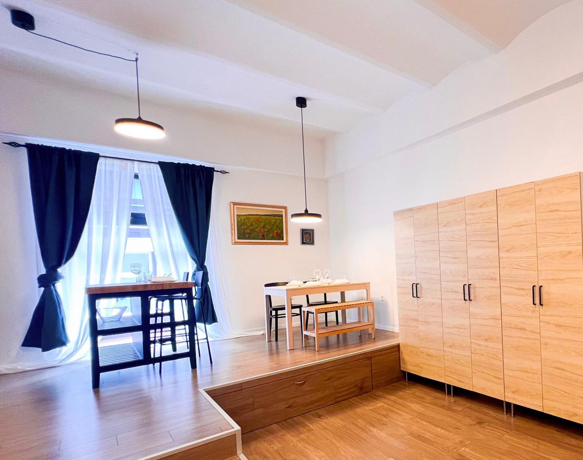 Aumetz Square Apartment Idrija Bagian luar foto